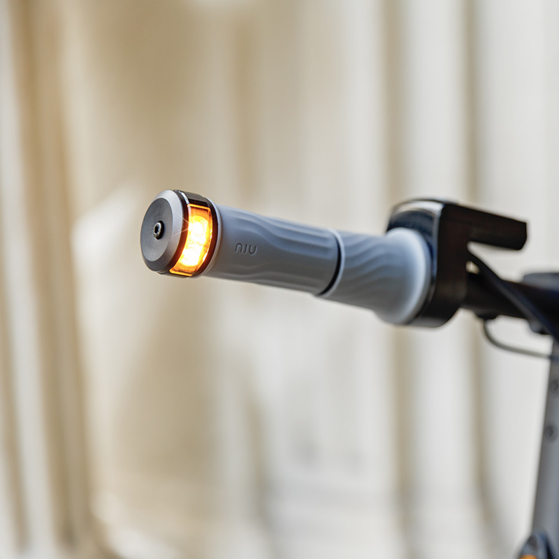 Luz intermitente em forma de L Trotinete Eletrica Niu KQi100 3 Luz intermitente em forma de L Trotinete Eletrica Niu KQi100